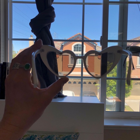 🚨MISC - Heart Frame Sunglasses - Picture 2 of 4
